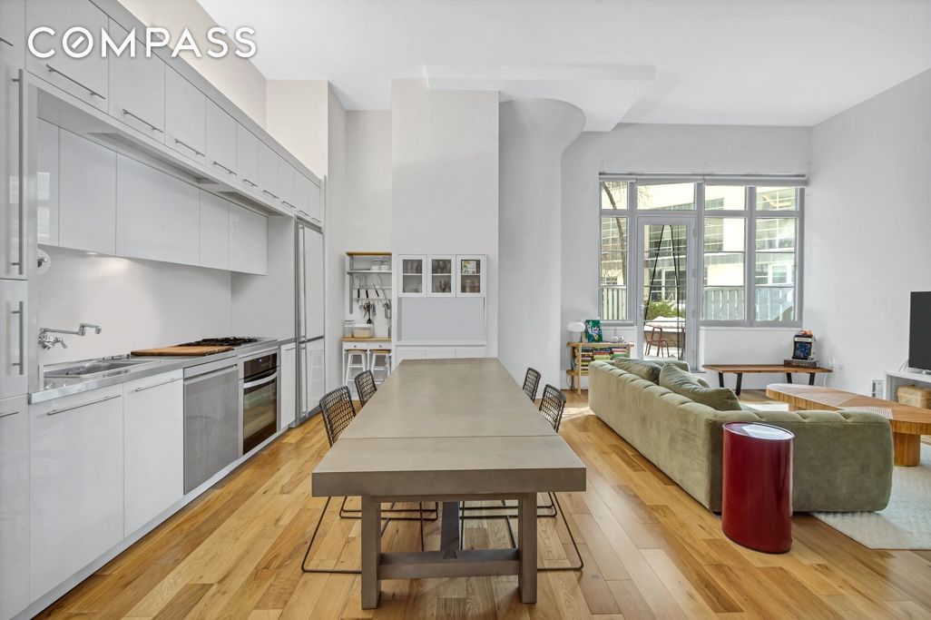 #1 photo, 27-28 Thomson Avenue, 皇后区 长岛城 Long Island City , NY 11101