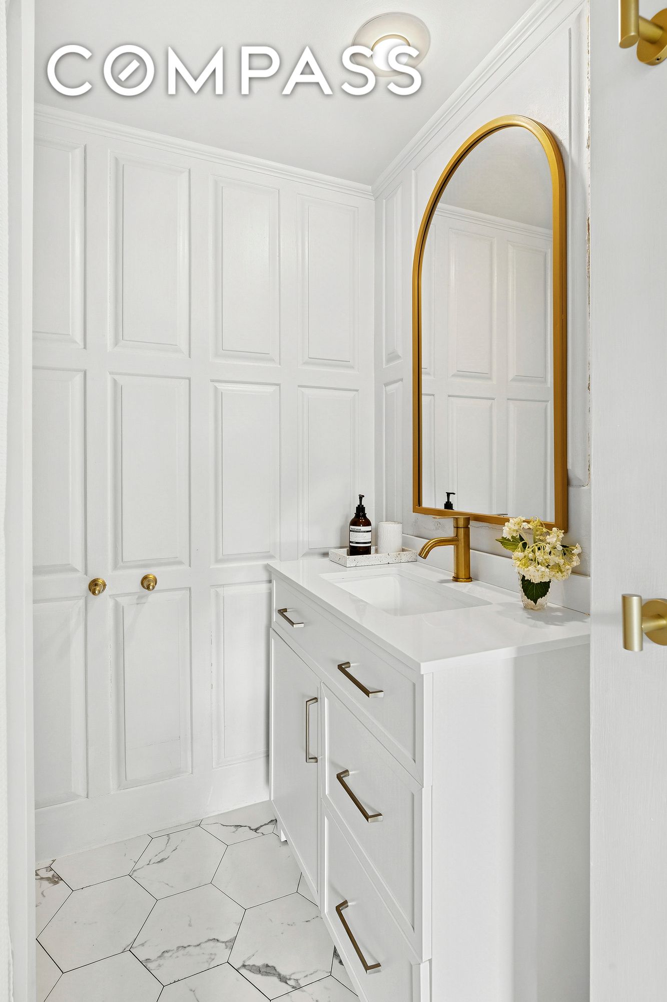 #13 photo, 252 W 30th Street, Chelsea , NY 10001