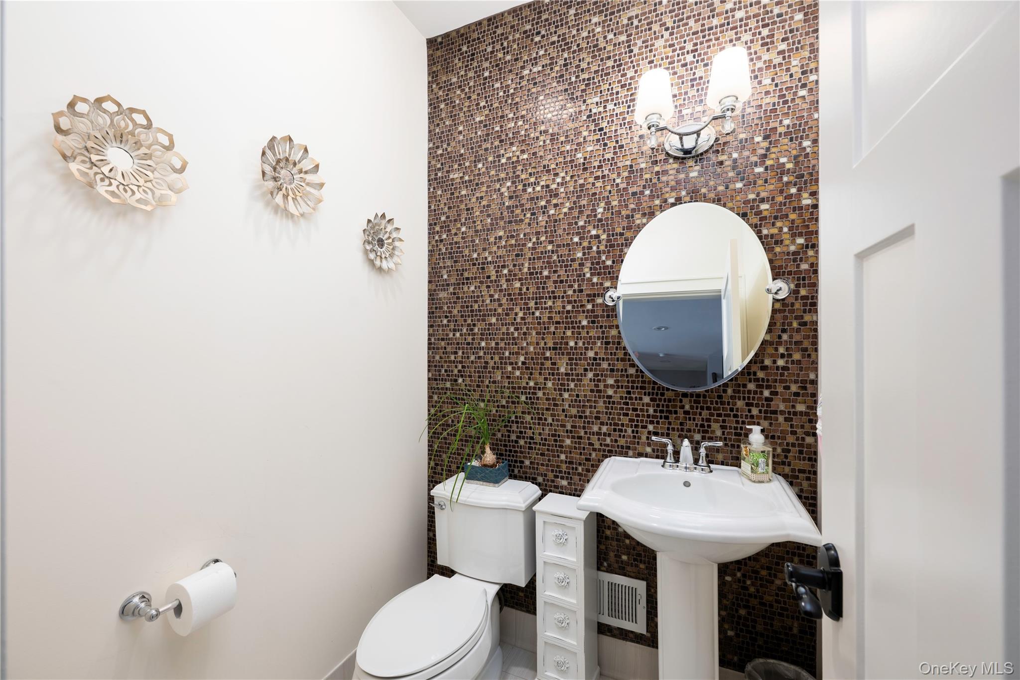 #15 photo, 1016 Forest Glen, New Windsor , NY 12553