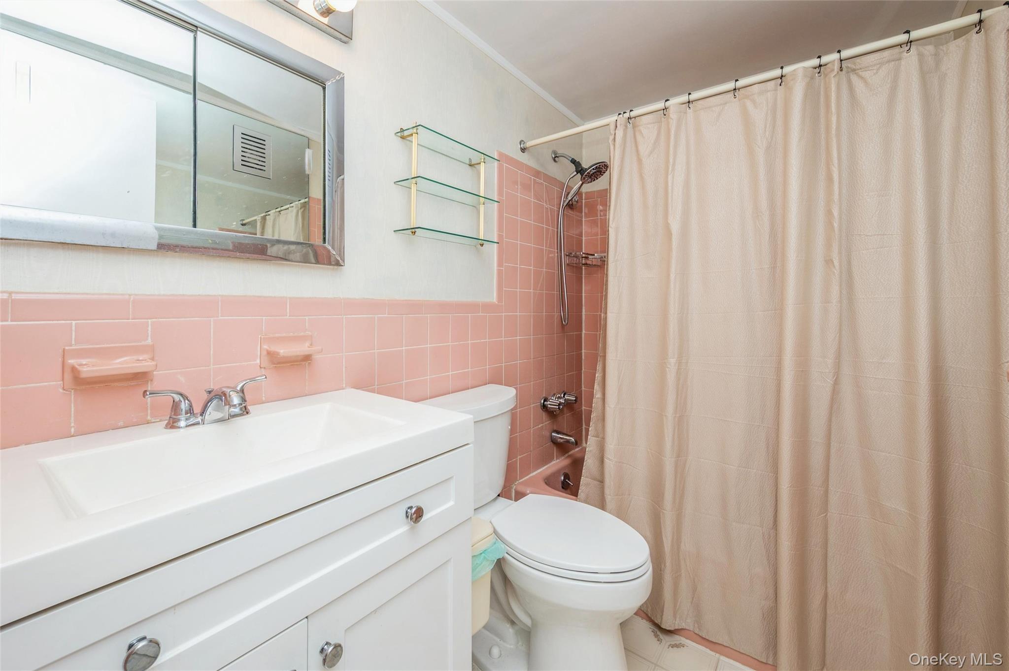 #5 photo, 216 Fulton Street, Farmingdale , NY 11735