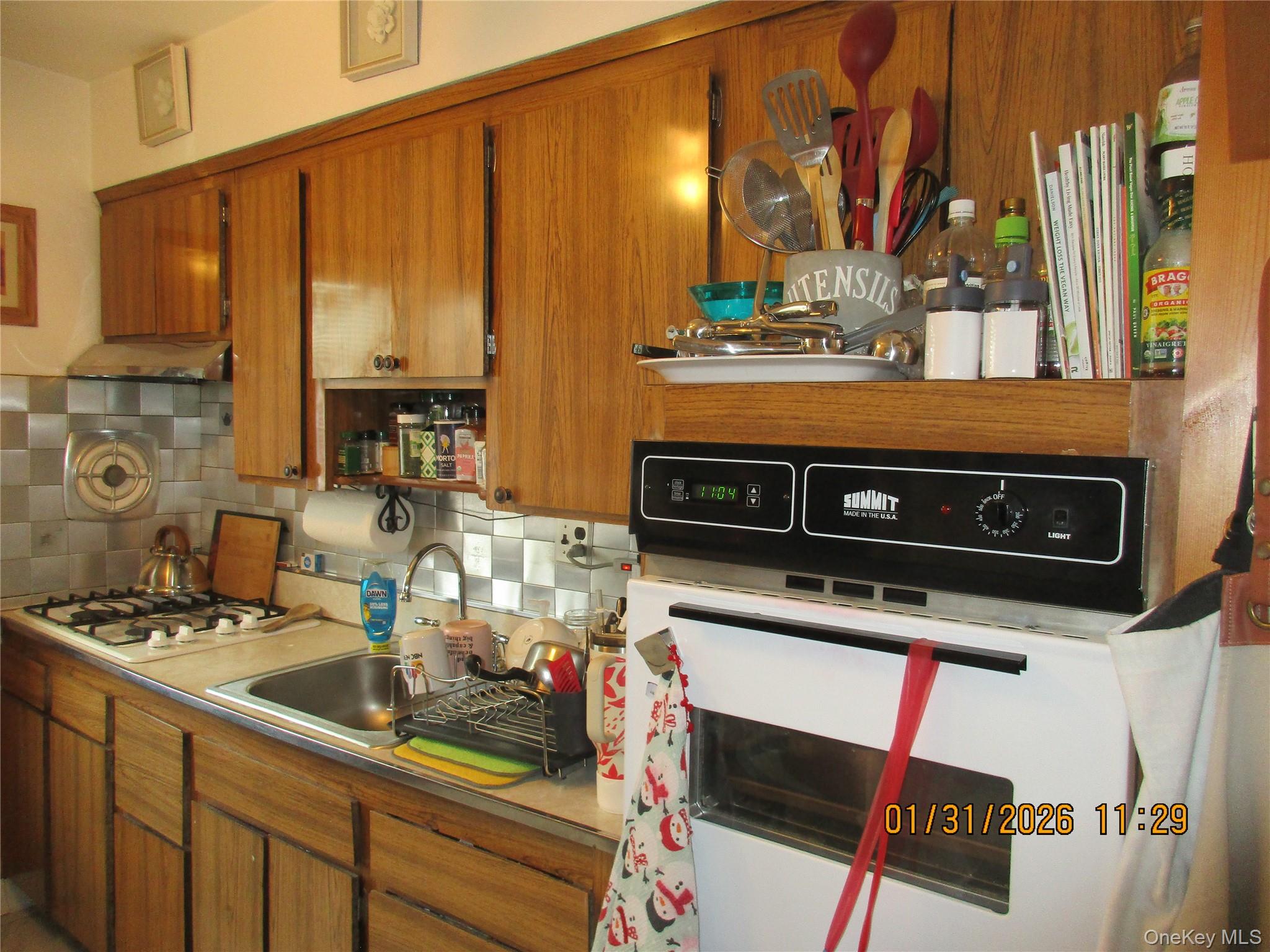 #20 photo, 62-37 69TH Place, Middle Village , NY 11379