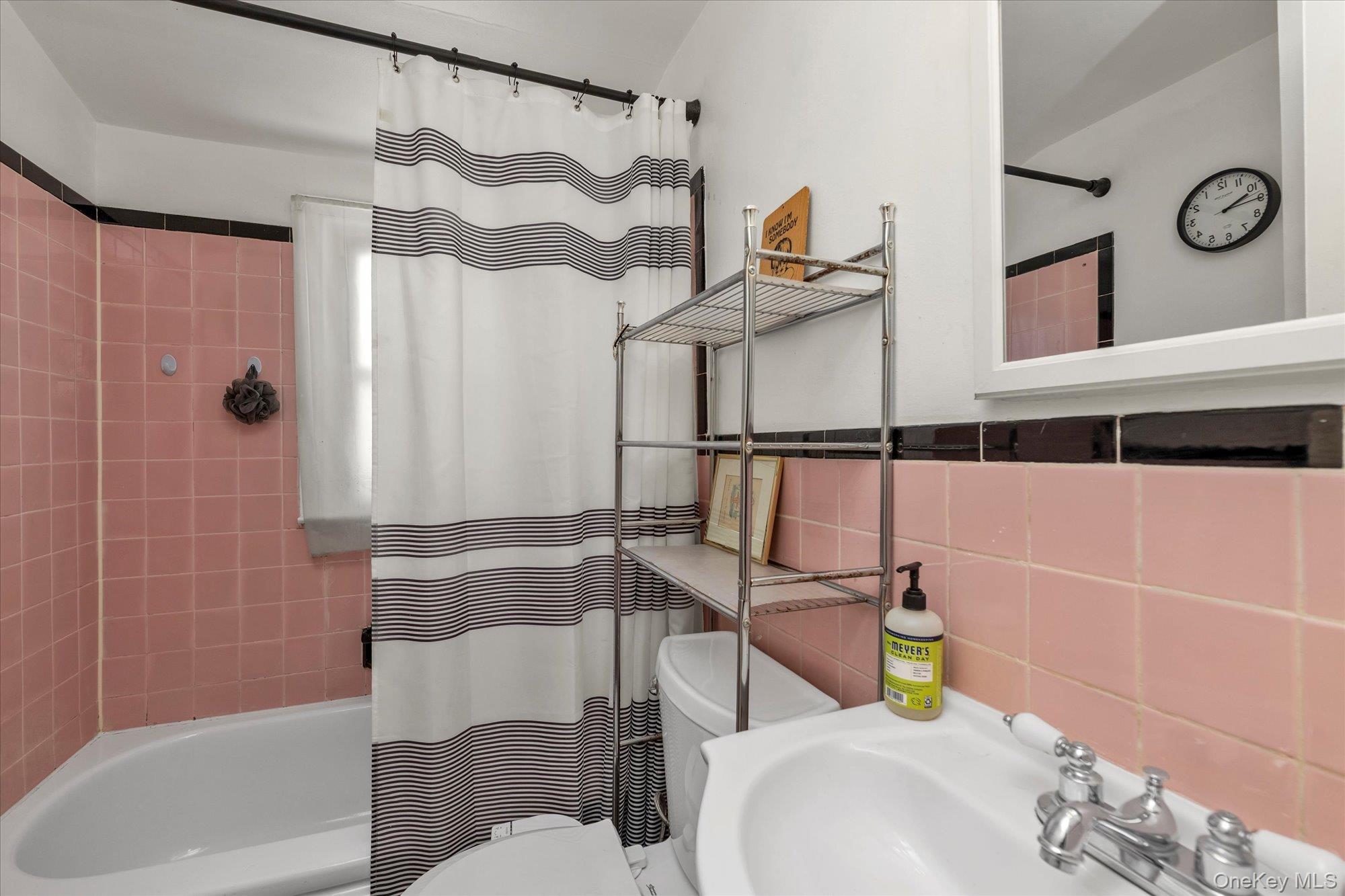 #15 photo, 2272 Oxford Street, East Meadow , NY 11554