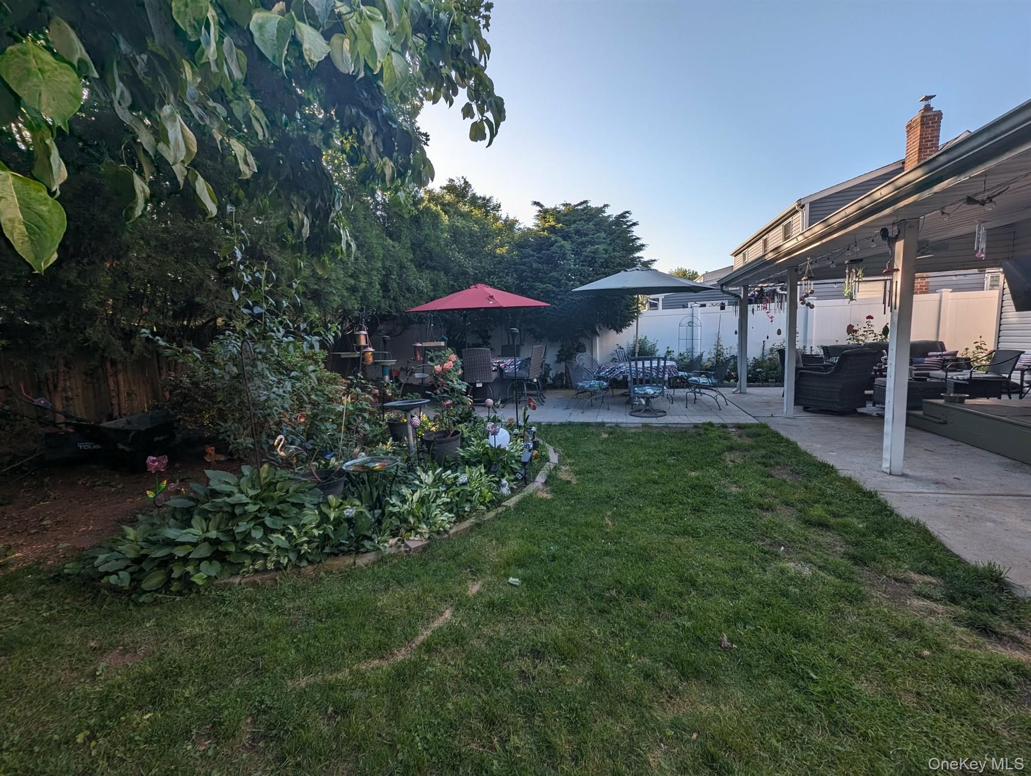 #2 photo, 2272 Oxford Street, नासाउ काउंटी East Meadow , NY 11554