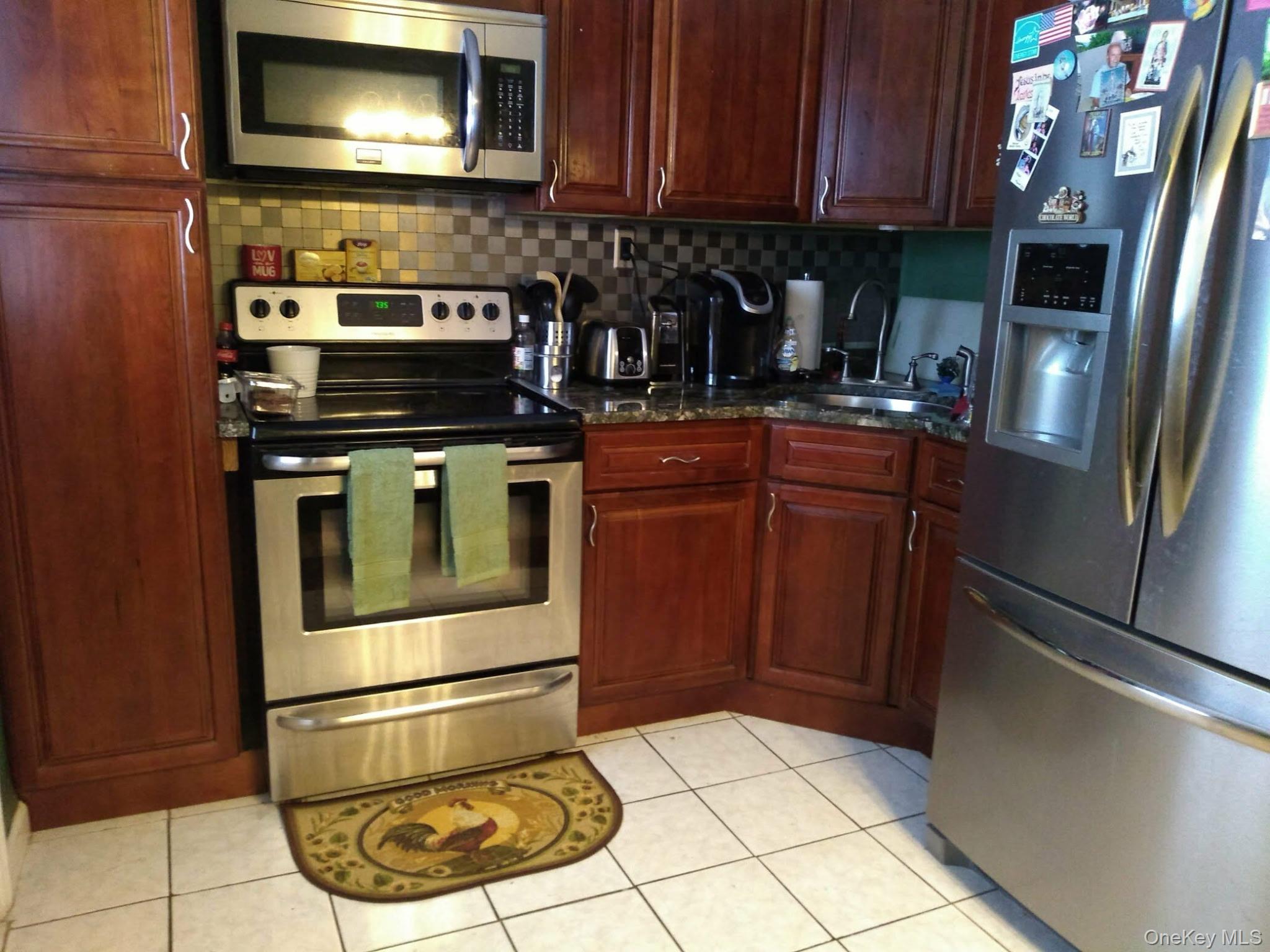 #4 photo, 2272 Oxford Street, नासाउ काउंटी East Meadow , NY 11554