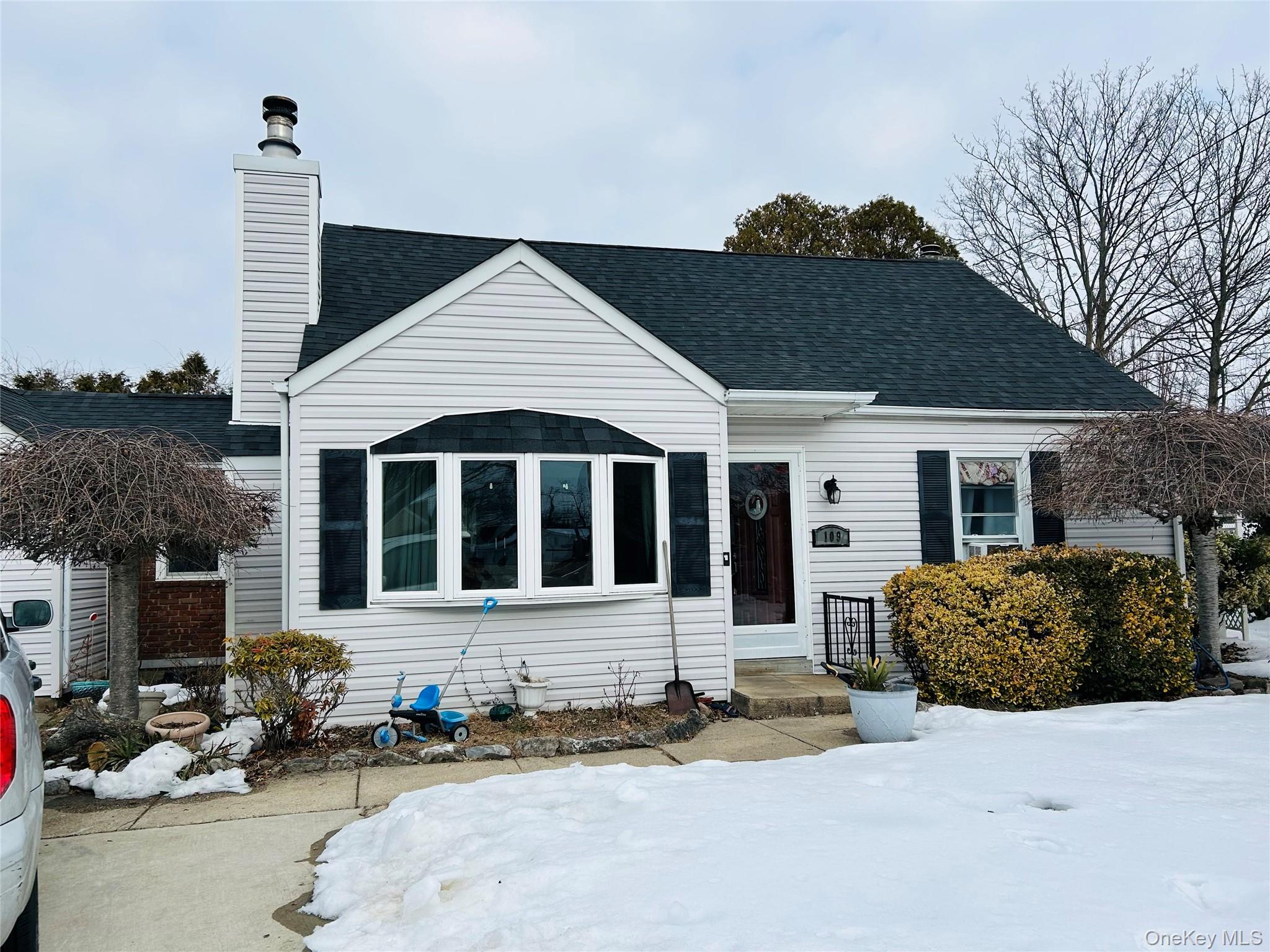 #1 photo, 109 Vesper Court, Babylon , NY 11702