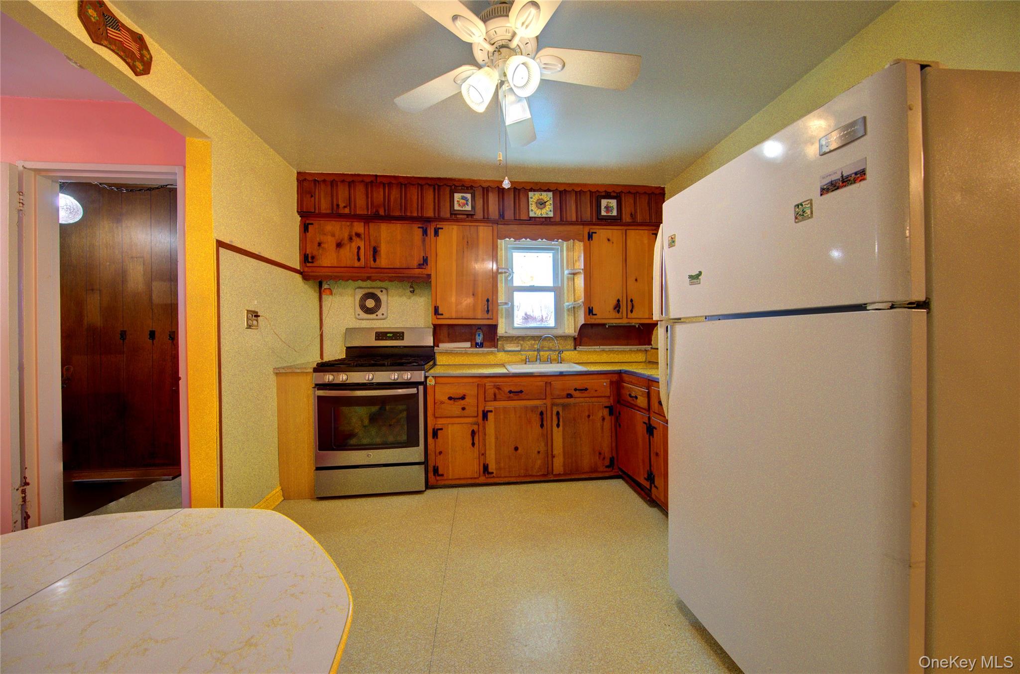 #12 photo, 10 Taft Avenue, Hempstead , NY 11550