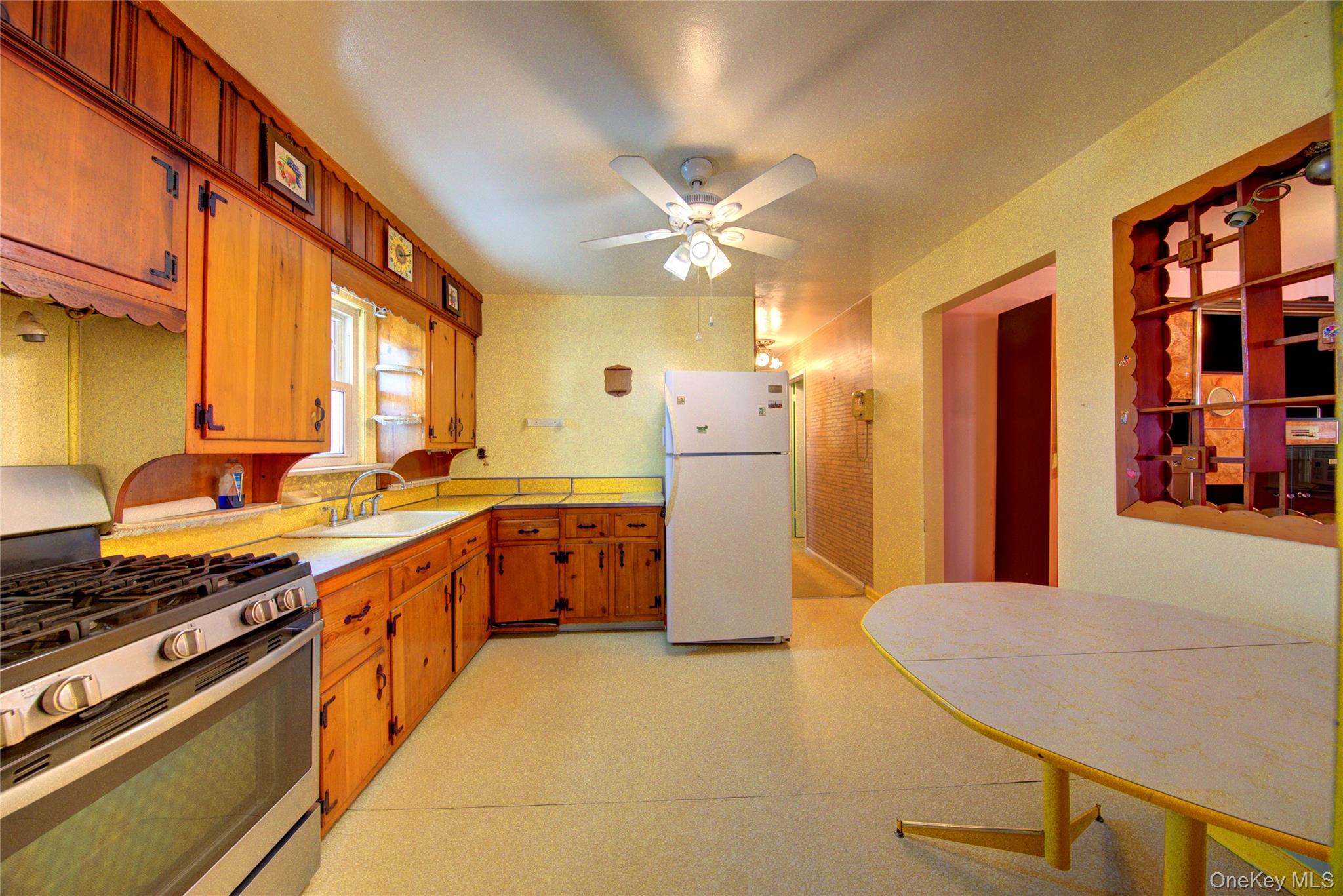 #13 photo, 10 Taft Avenue, Hempstead , NY 11550