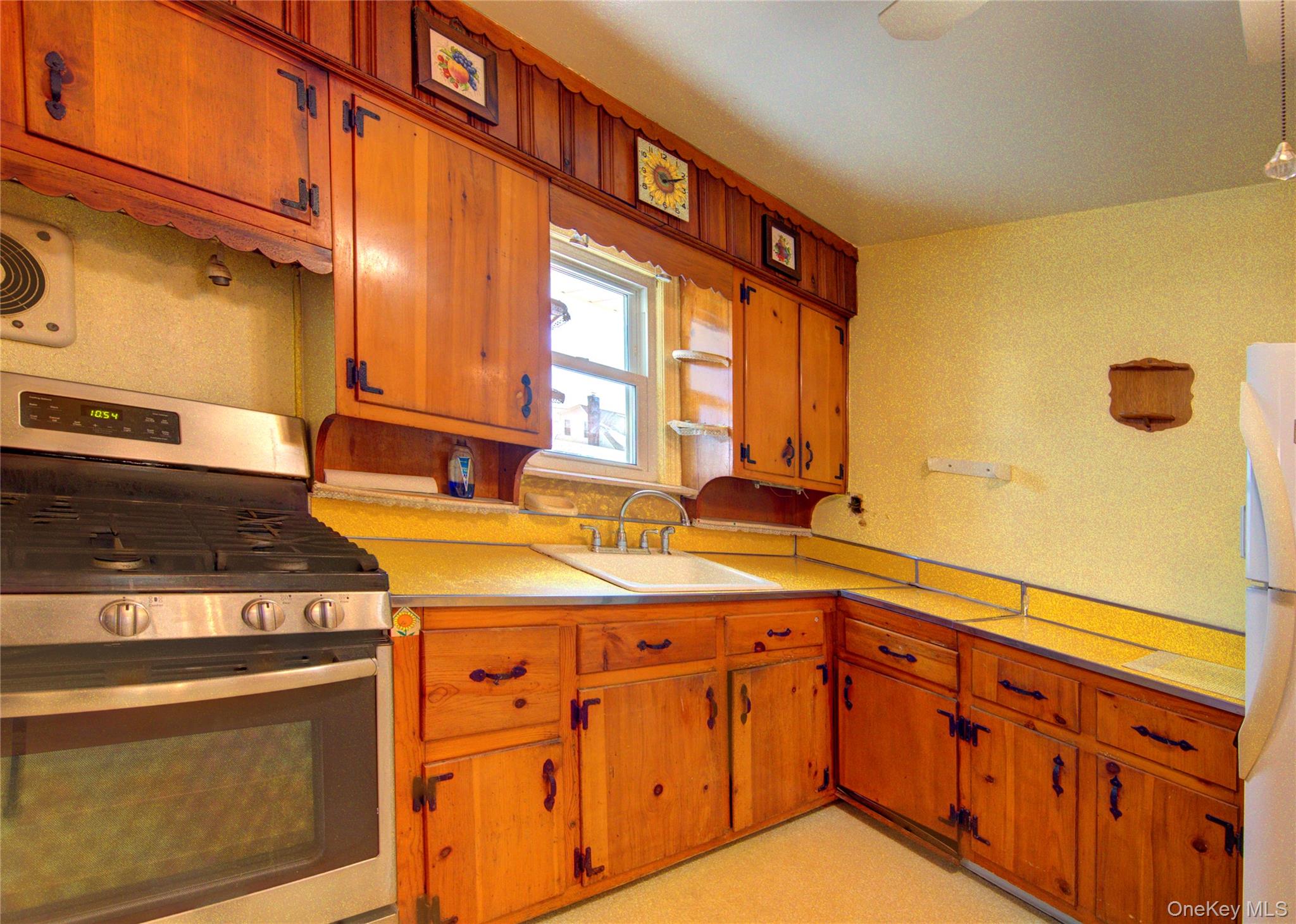 #14 photo, 10 Taft Avenue, Hempstead , NY 11550