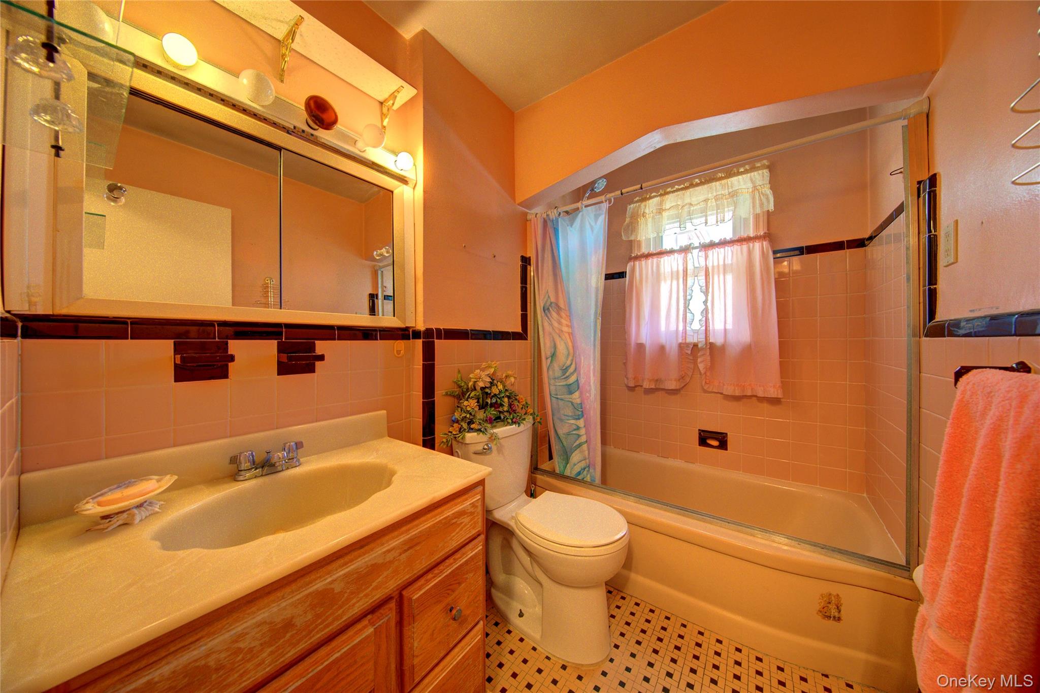 #17 photo, 10 Taft Avenue, Hempstead , NY 11550