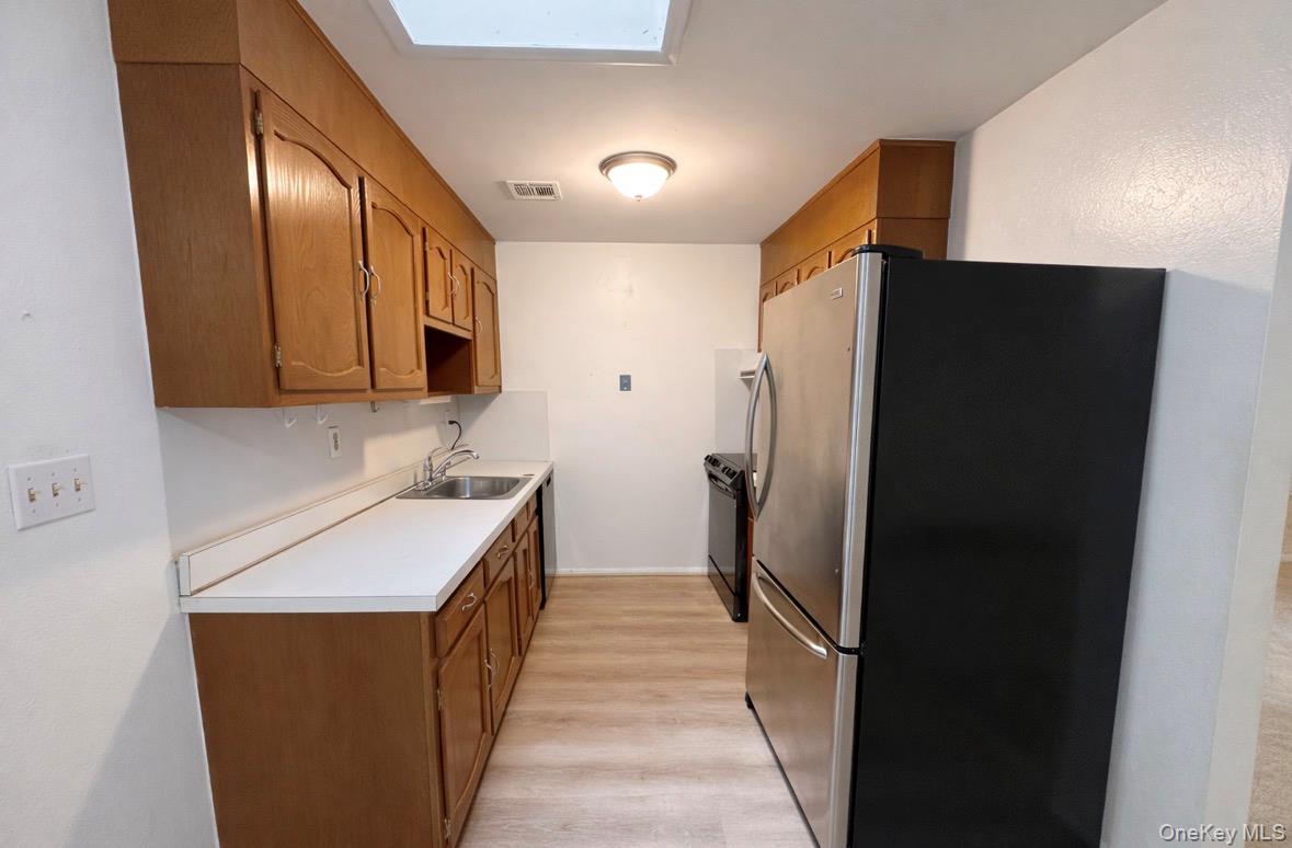 #10 photo, 306 Torquay Court, Ridge , NY 11961