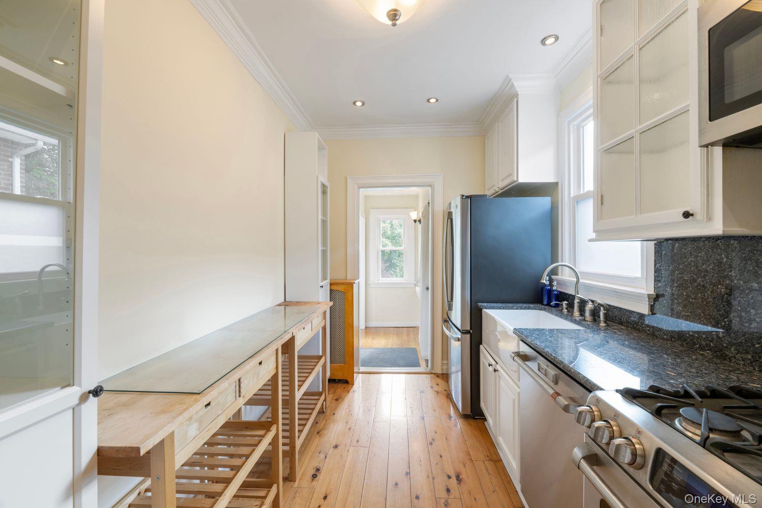 #4 photo, 216 Lakeview Place, Bronx , NY 10471