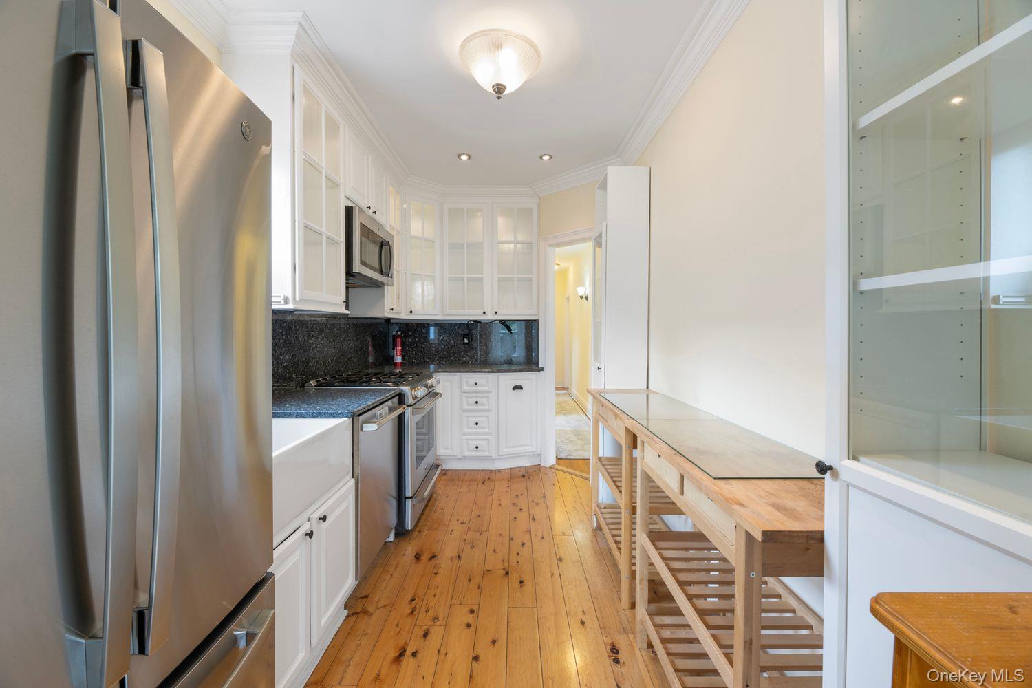 #5 photo, 216 Lakeview Place, Bronx , NY 10471