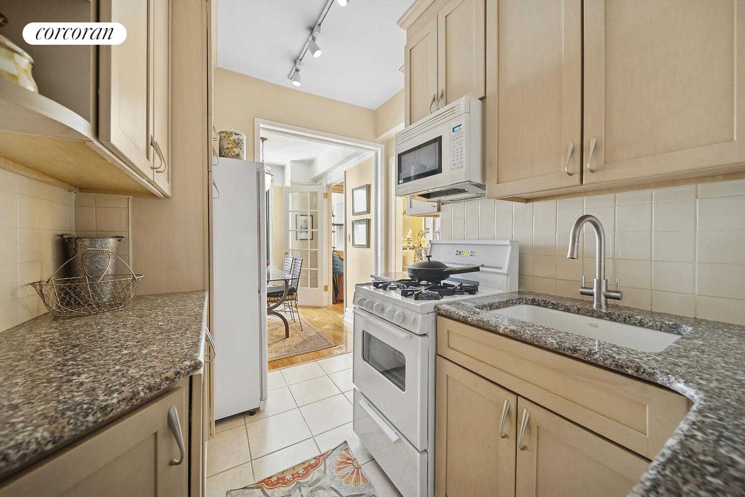 #5 photo, 308 E 79TH Street, 맨해튼 Lenox Hill , NY 10075