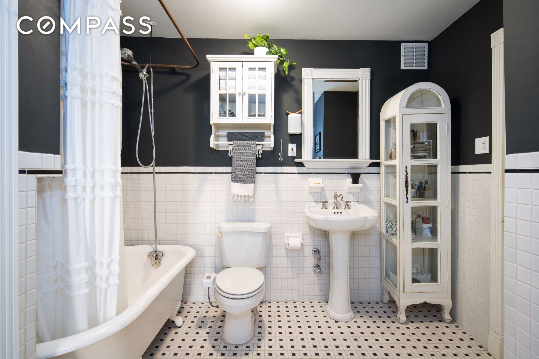 #9 photo, 275 E 7th Street, East Village , NY 10009