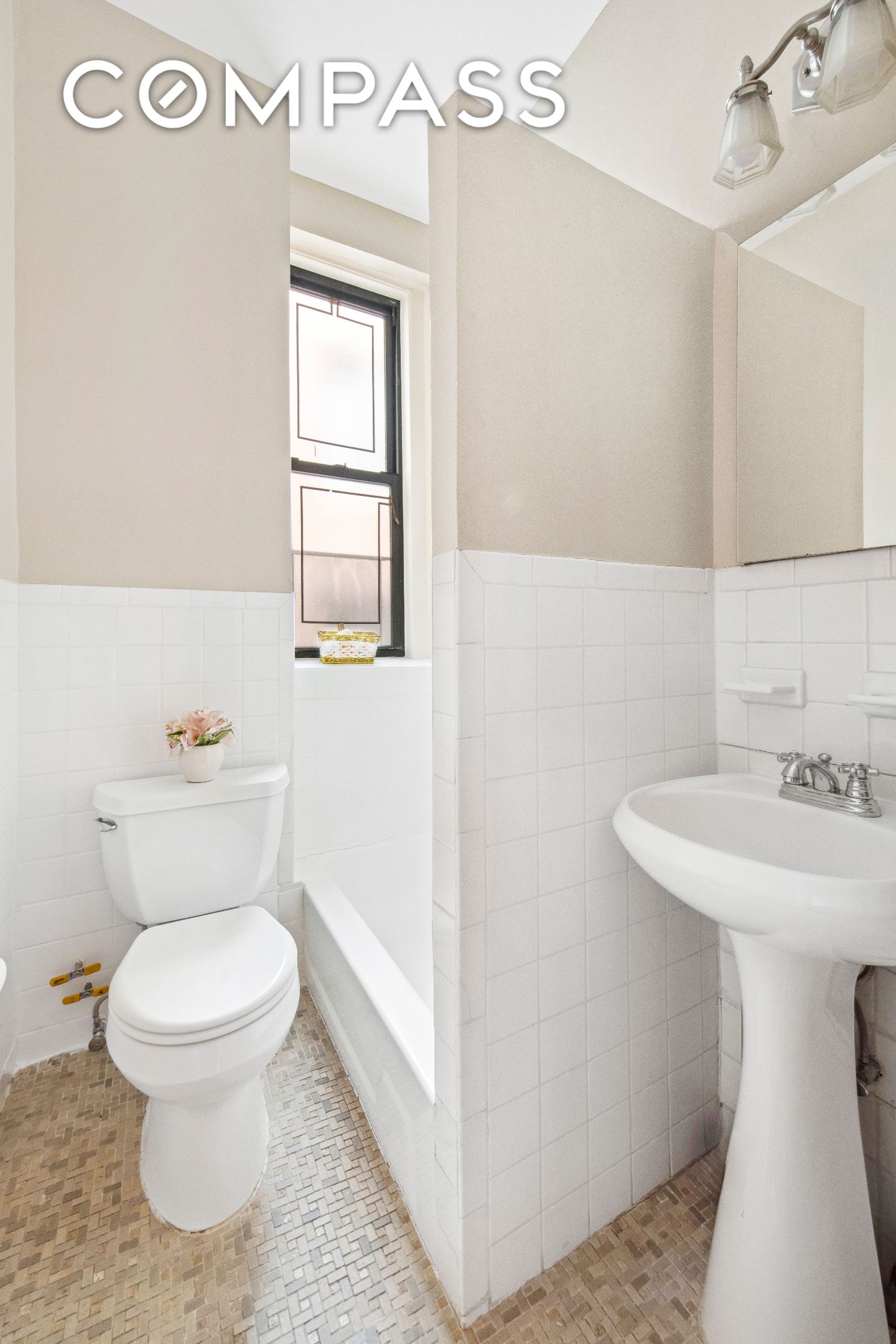 #9 photo, 229 W 97th Street, 맨해튼 Upper West Side , NY 10025