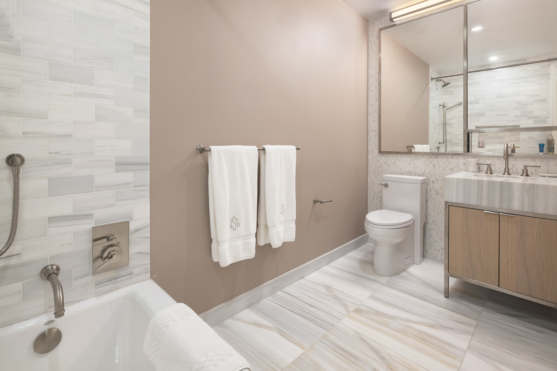 #11 photo, 207 W 79TH Street, 맨해튼 Upper West Side , NY 10024