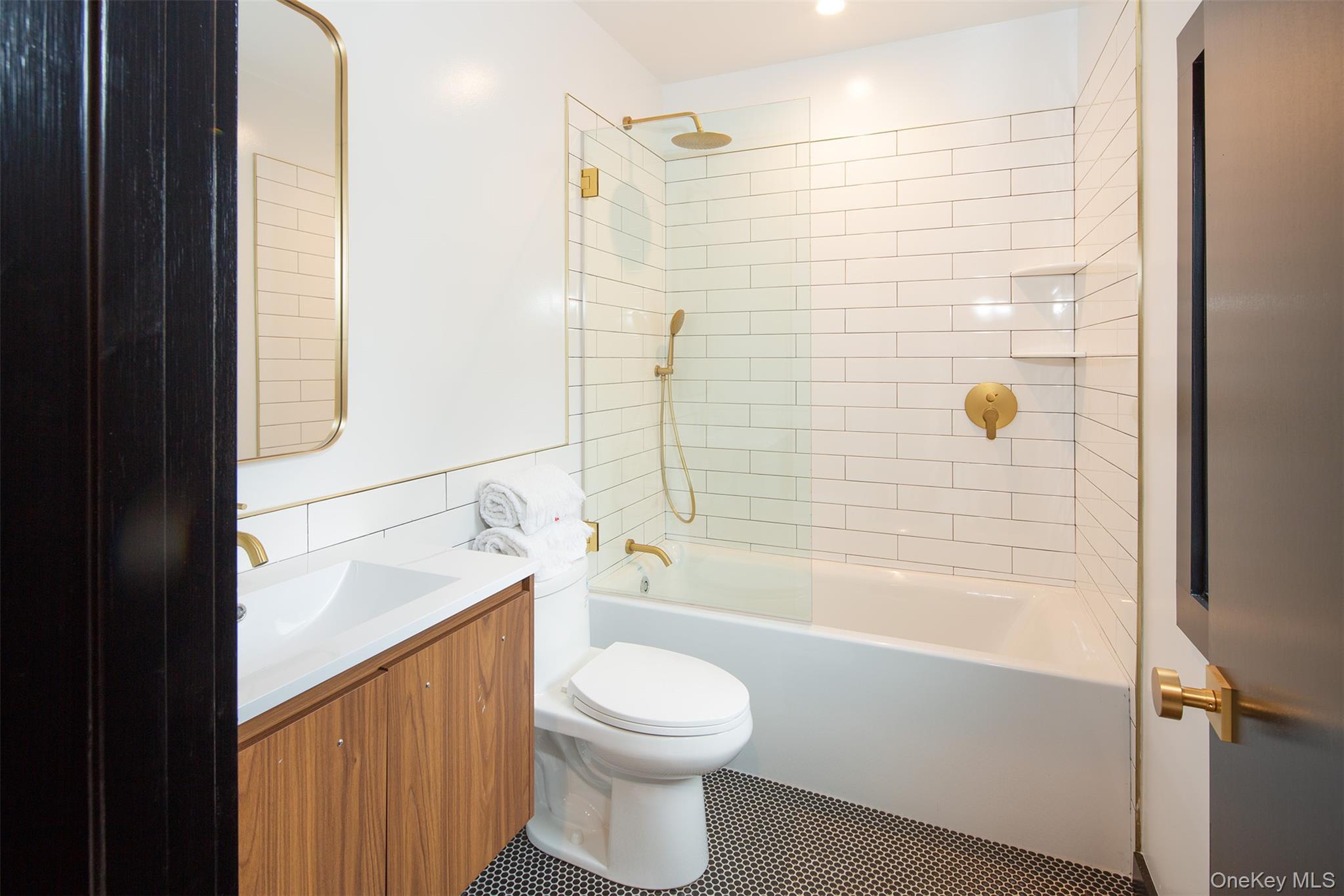 #6 photo, 5 Tepee Street, Hampton Bays , NY 11946