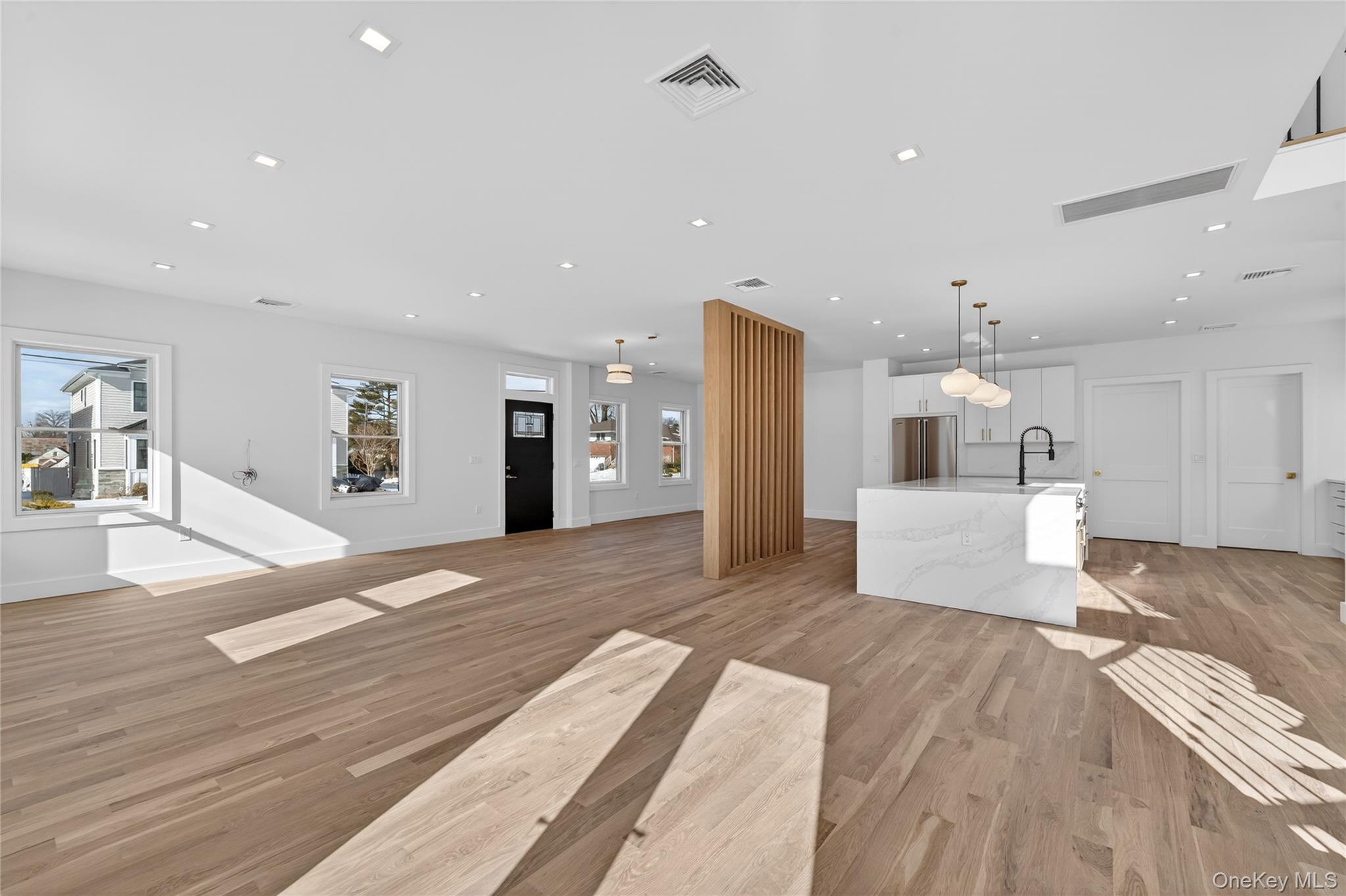 #10 photo, 286 Dorchester Road, Garden City South , NY 11530