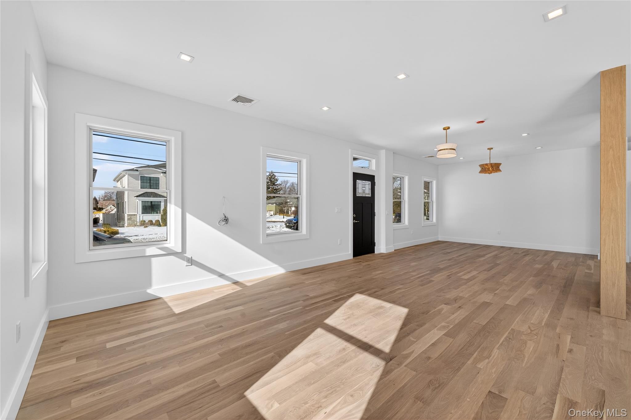 #17 photo, 286 Dorchester Road, Garden City South , NY 11530