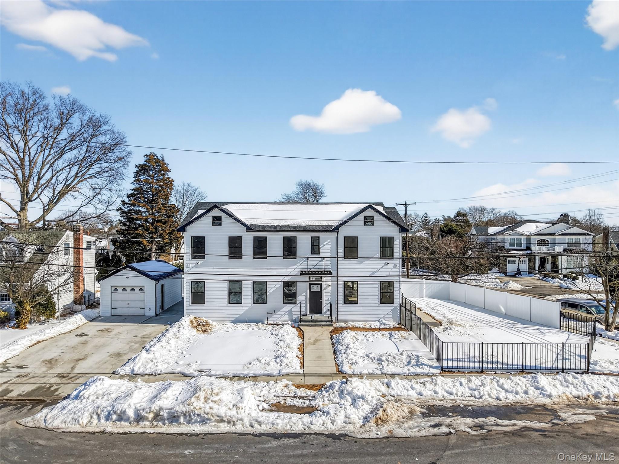 #2 photo, 286 Dorchester Road, Garden City South , NY 11530