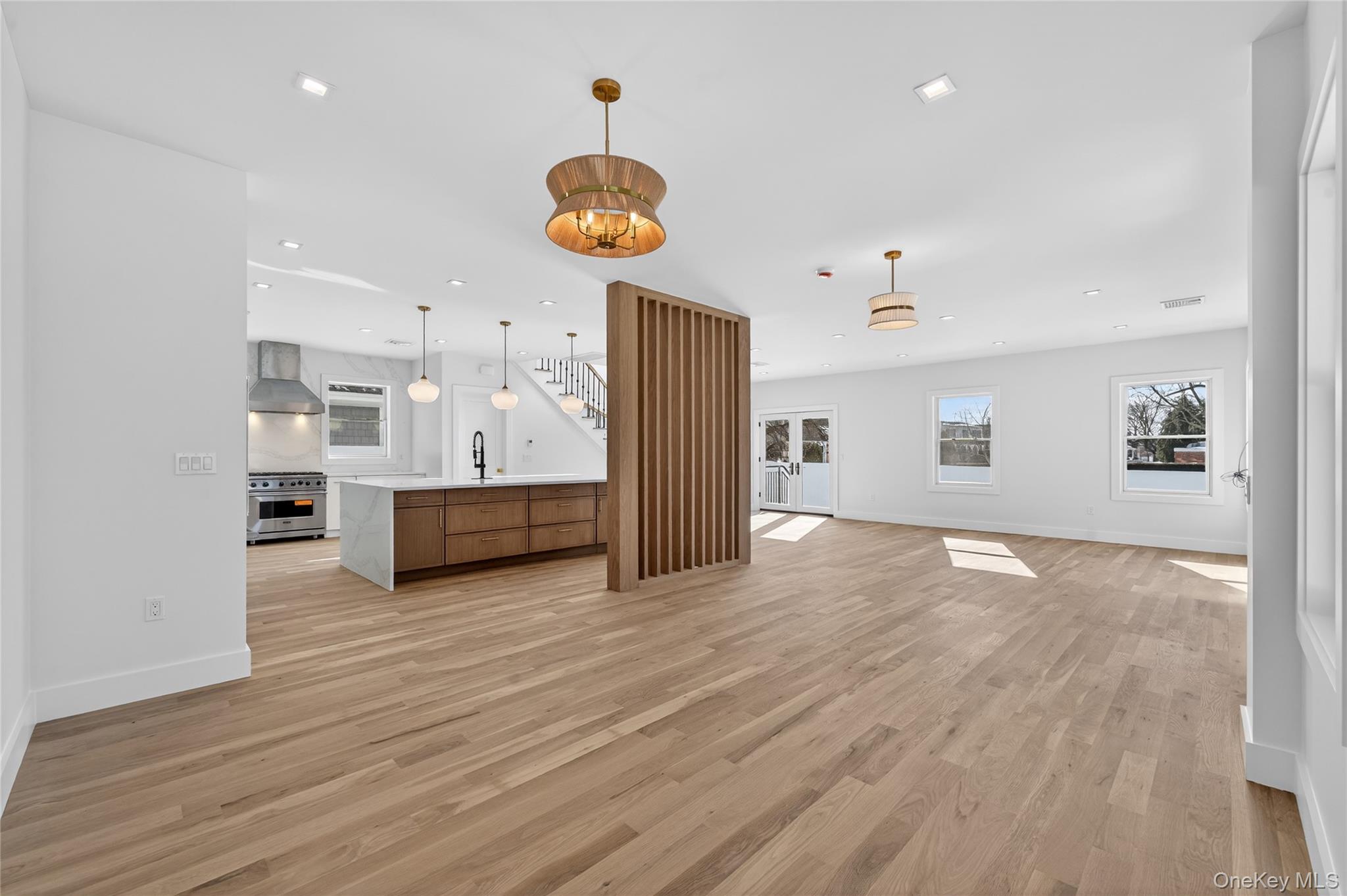 #8 photo, 286 Dorchester Road, Garden City South , NY 11530