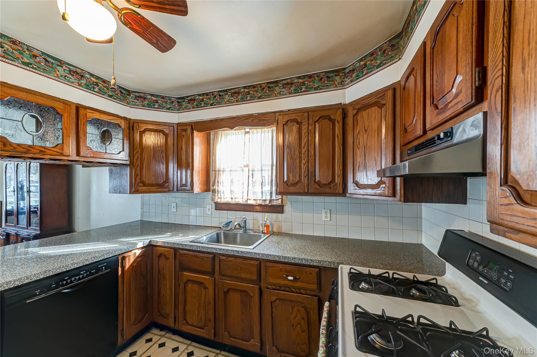 #9 photo, 1440 Lombardy Boulevard, Bay Shore , NY 11706