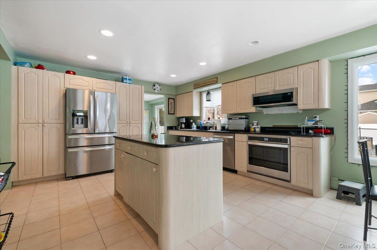 #4 photo, 5 Lafayette Place, מחוז נסאו Massapequa , NY 11758