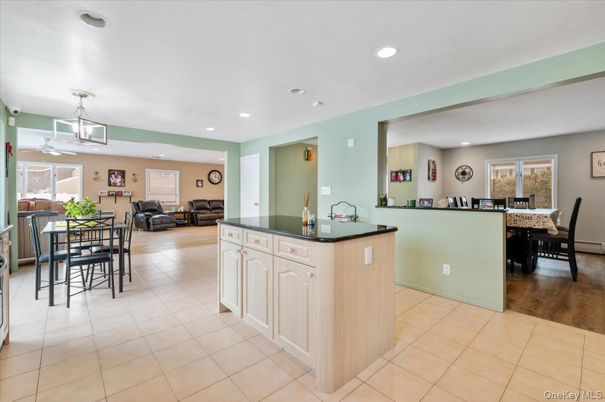 #5 photo, 5 Lafayette Place, מחוז נסאו Massapequa , NY 11758