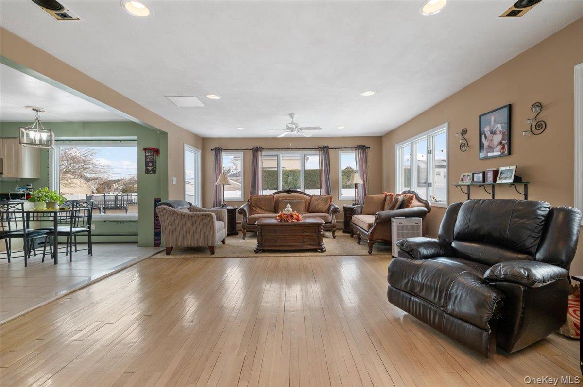 #9 photo, 5 Lafayette Place, מחוז נסאו Massapequa , NY 11758