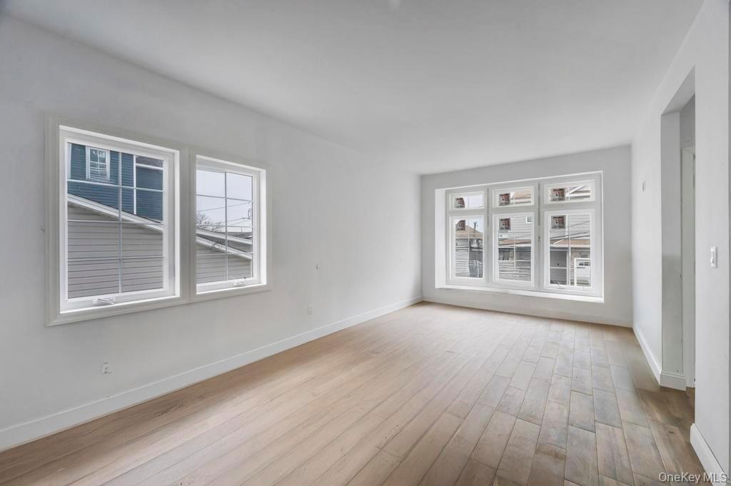 #11 photo, 9 James Street, מחוז נסאו East Rockaway , NY 11518