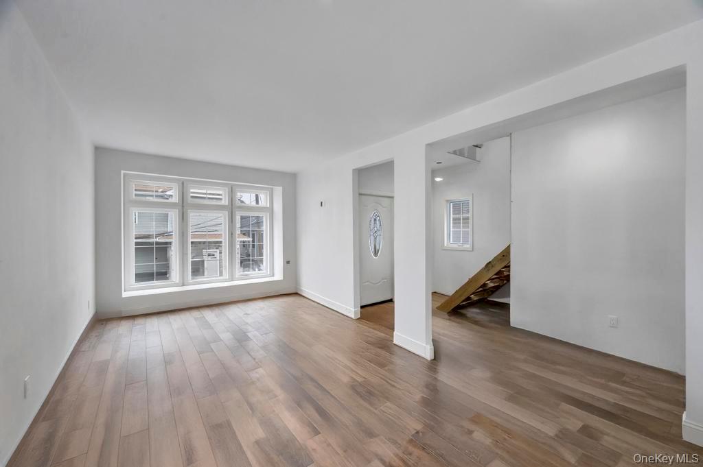 #12 photo, 9 James Street, מחוז נסאו East Rockaway , NY 11518