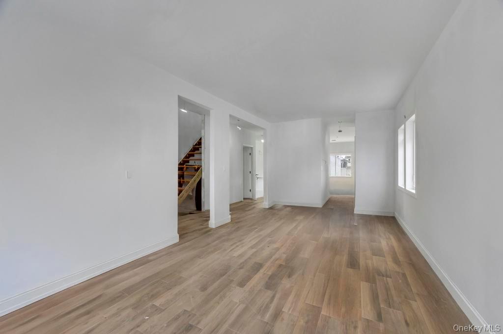 #13 photo, 9 James Street, מחוז נסאו East Rockaway , NY 11518