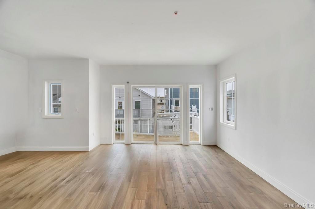 #15 photo, 9 James Street, מחוז נסאו East Rockaway , NY 11518