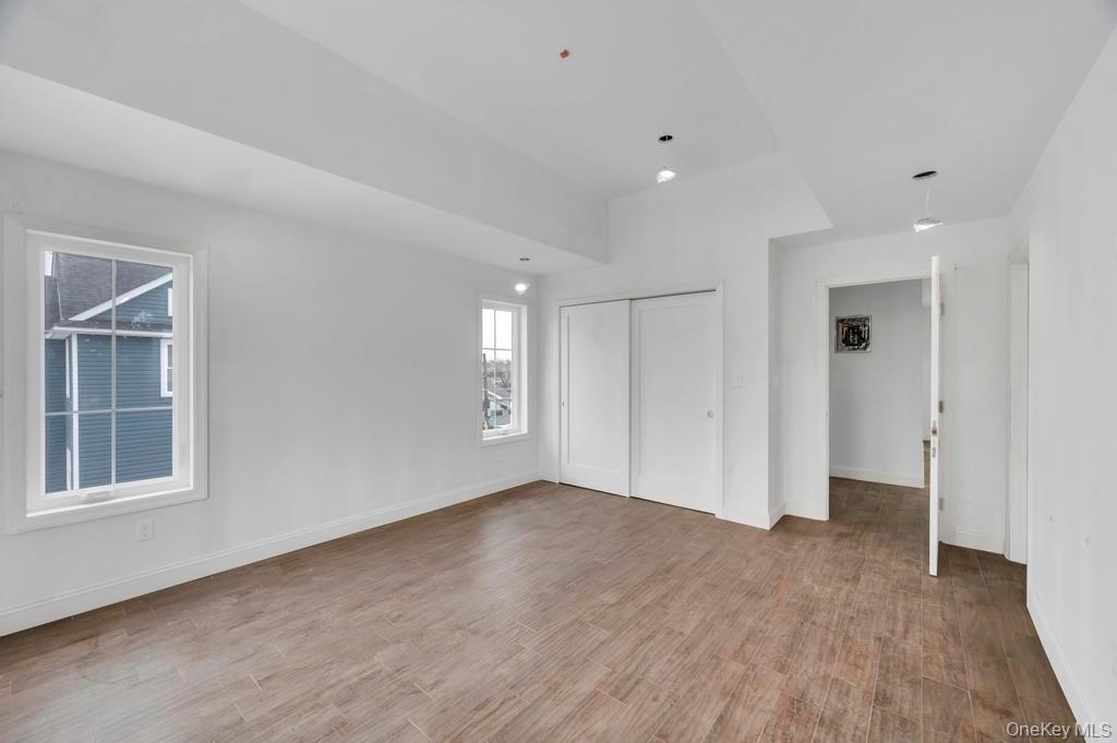 #17 photo, 9 James Street, מחוז נסאו East Rockaway , NY 11518