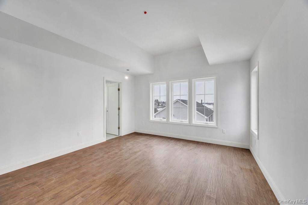 #18 photo, 9 James Street, מחוז נסאו East Rockaway , NY 11518