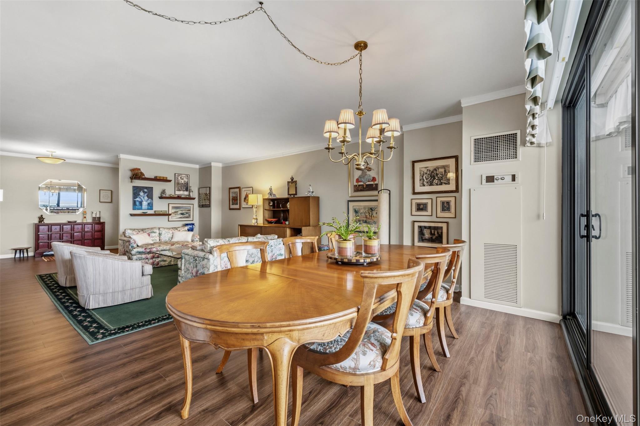 #13 photo, 269-10 Grand Central Parkway, Floral Park , NY 11005