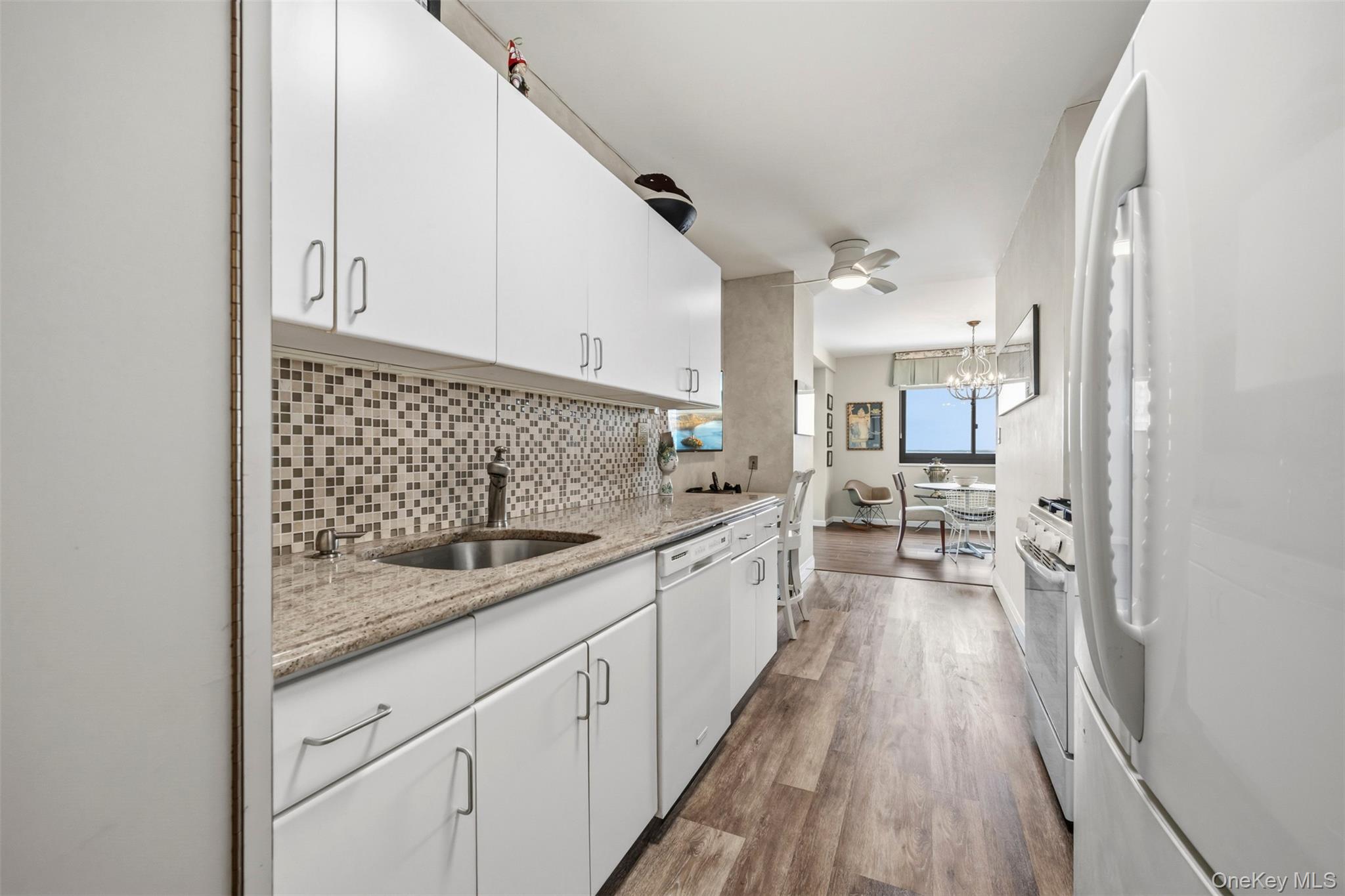 #15 photo, 269-10 Grand Central Parkway, Floral Park , NY 11005