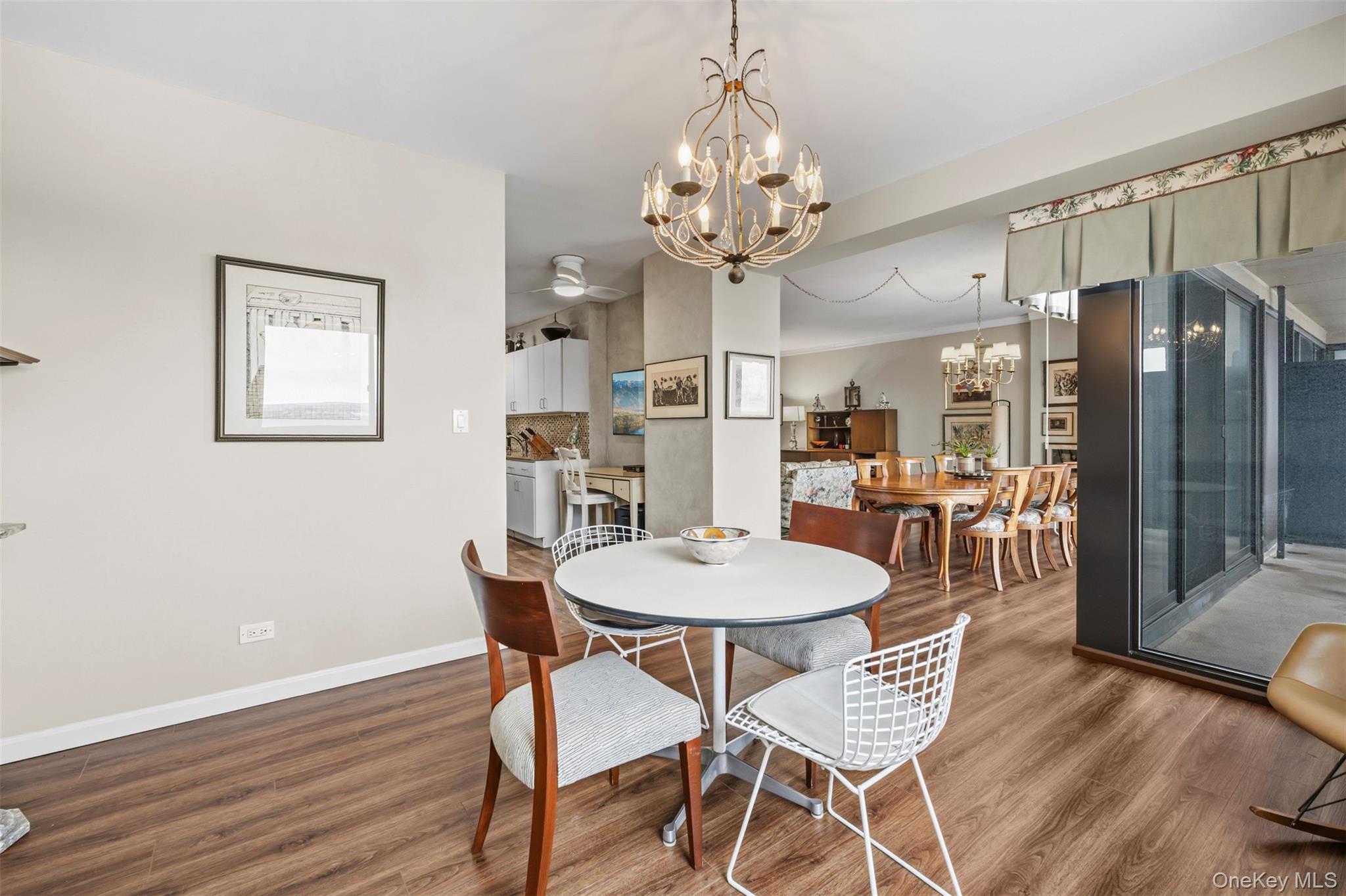 #18 photo, 269-10 Grand Central Parkway, Floral Park , NY 11005