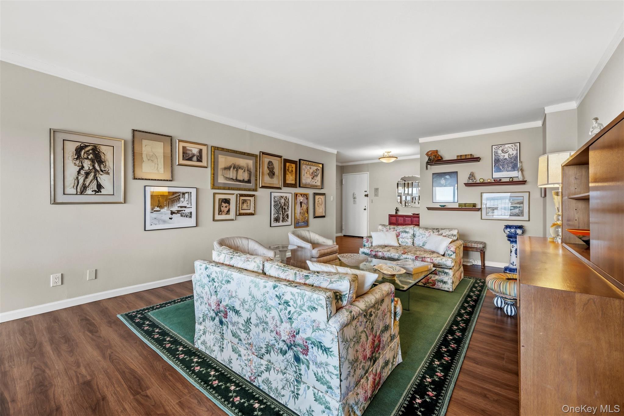 #9 photo, 269-10 Grand Central Parkway, Floral Park , NY 11005