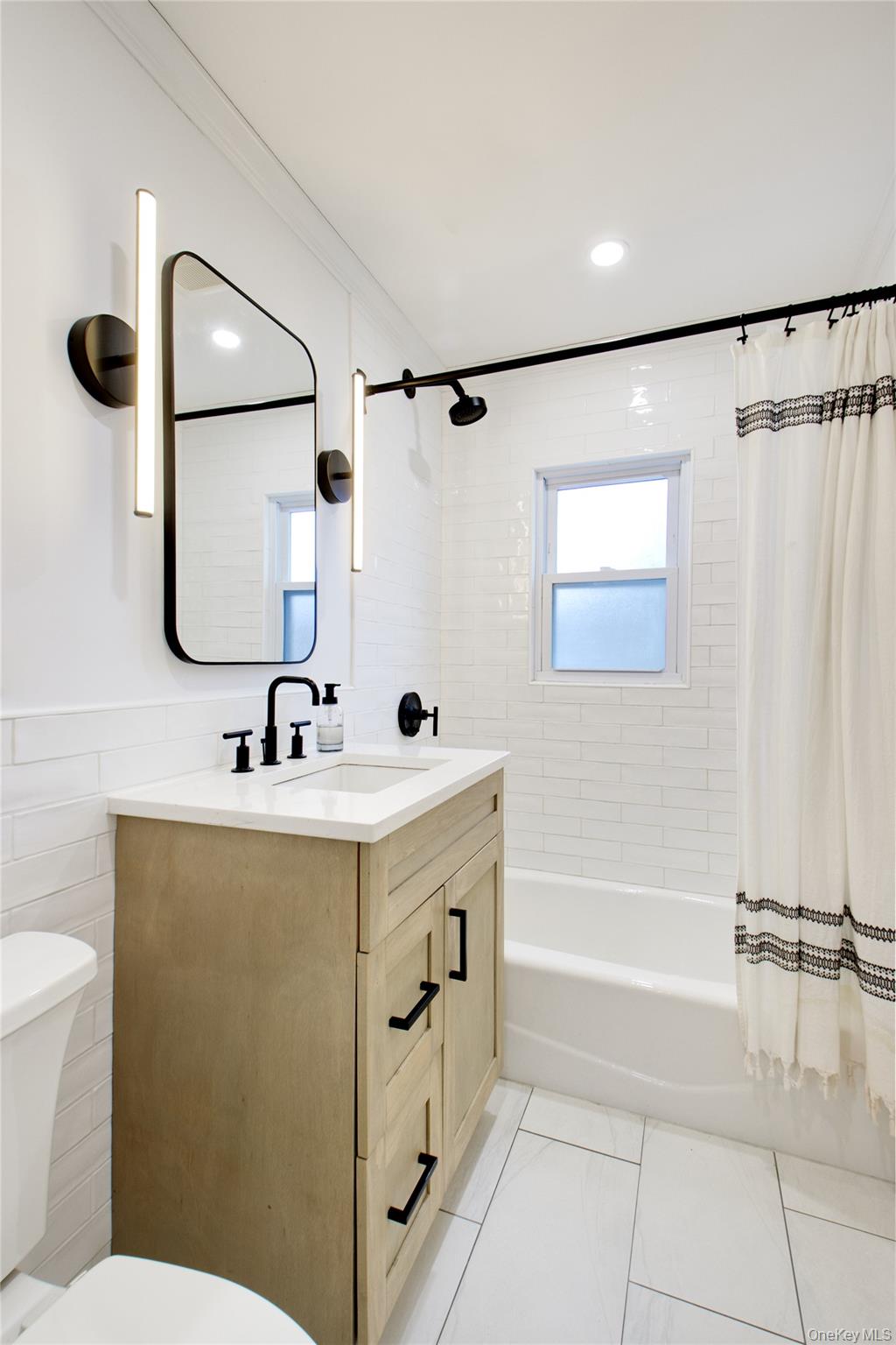 #13 photo, 178 Carlton Terrace, Stewart Manor , NY 11530