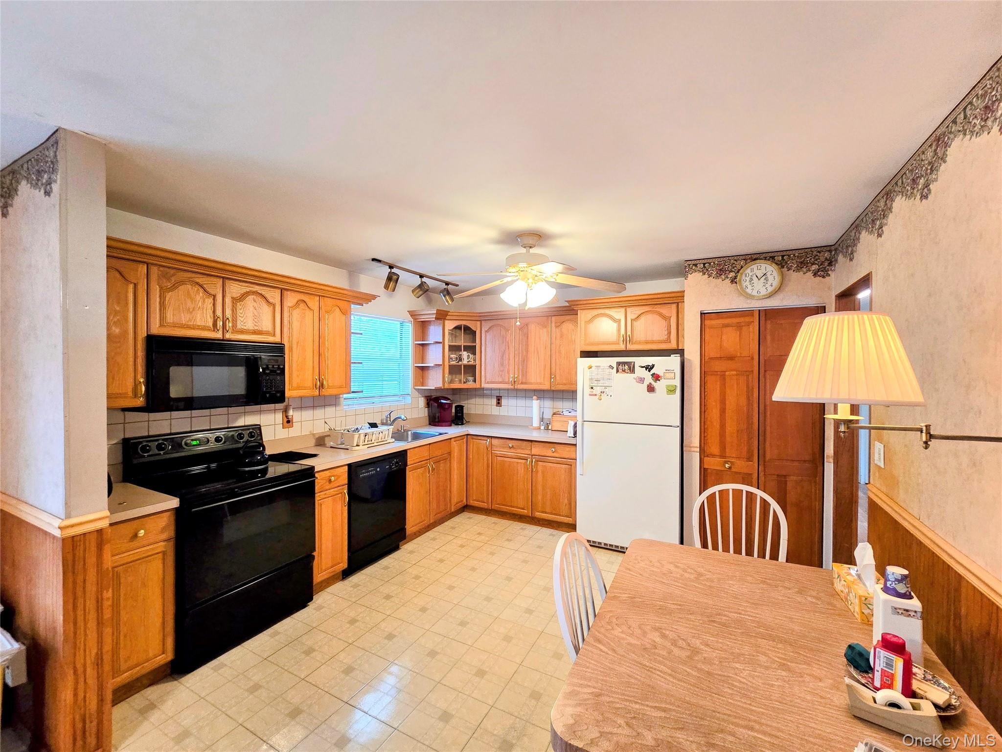 #7 photo, 189 Broadway, Rocky Point , NY 11778