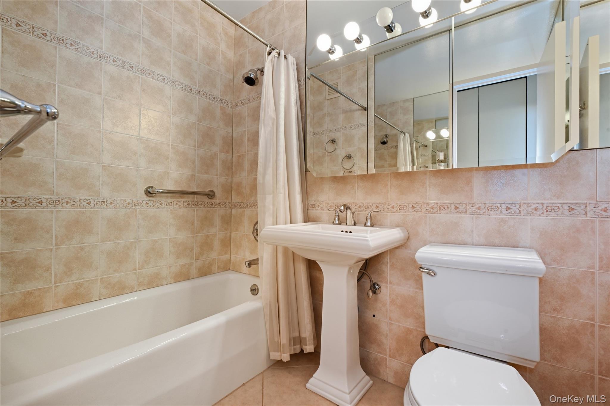 #12 photo, 269-10 Grand Central Parkway, Floral Park , NY 11005