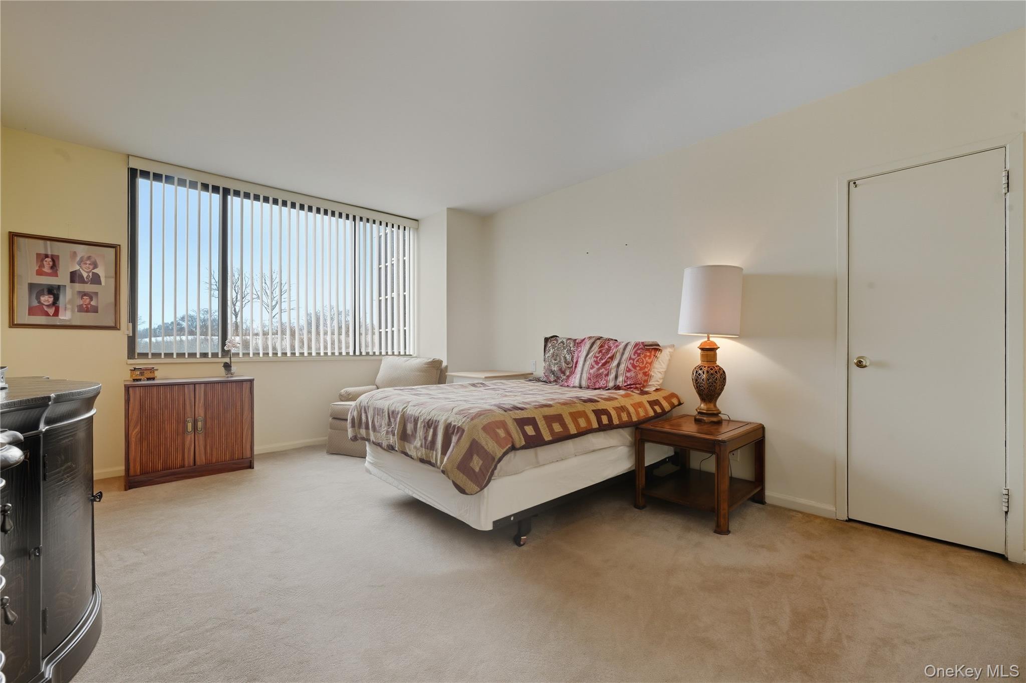 #13 photo, 269-10 Grand Central Parkway, Floral Park , NY 11005