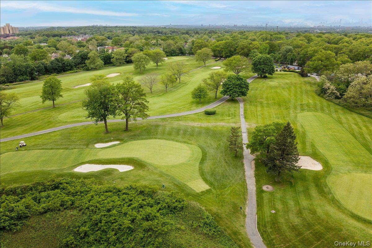 #16 photo, 269-10 Grand Central Parkway, Floral Park , NY 11005