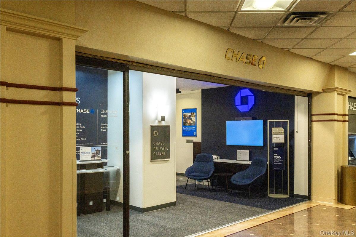 #18 photo, 269-10 Grand Central Parkway, Floral Park , NY 11005