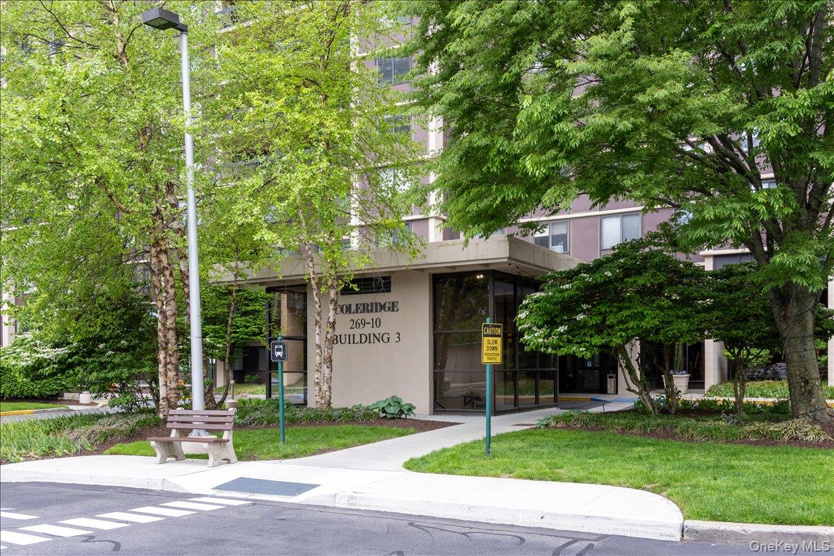 #2 photo, 269-10 Grand Central Parkway, Floral Park , NY 11005