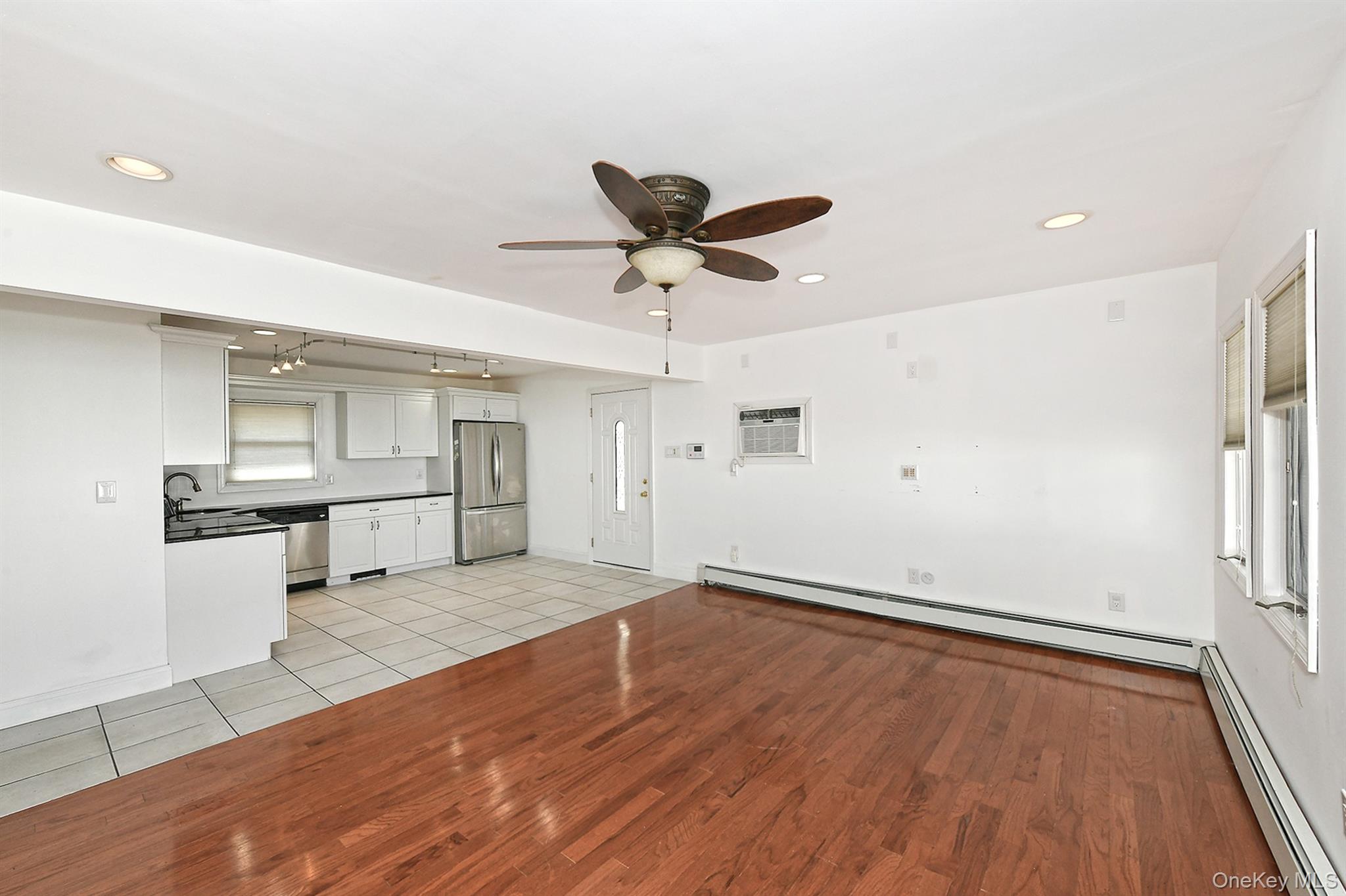 #11 photo, 33 Robin, Levittown , NY 11756