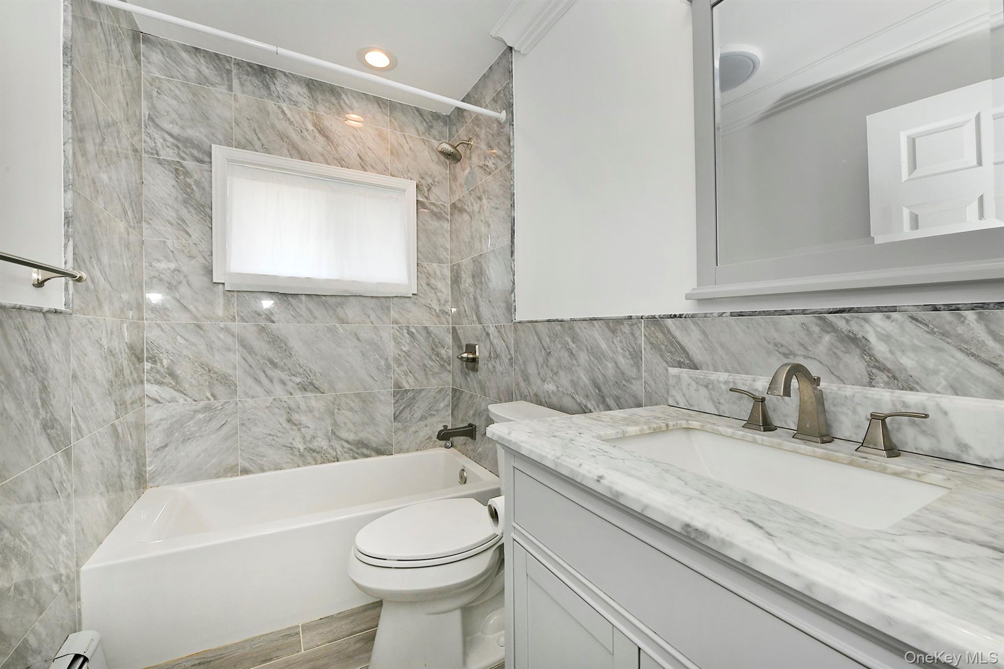 #16 photo, 33 Robin, Levittown , NY 11756