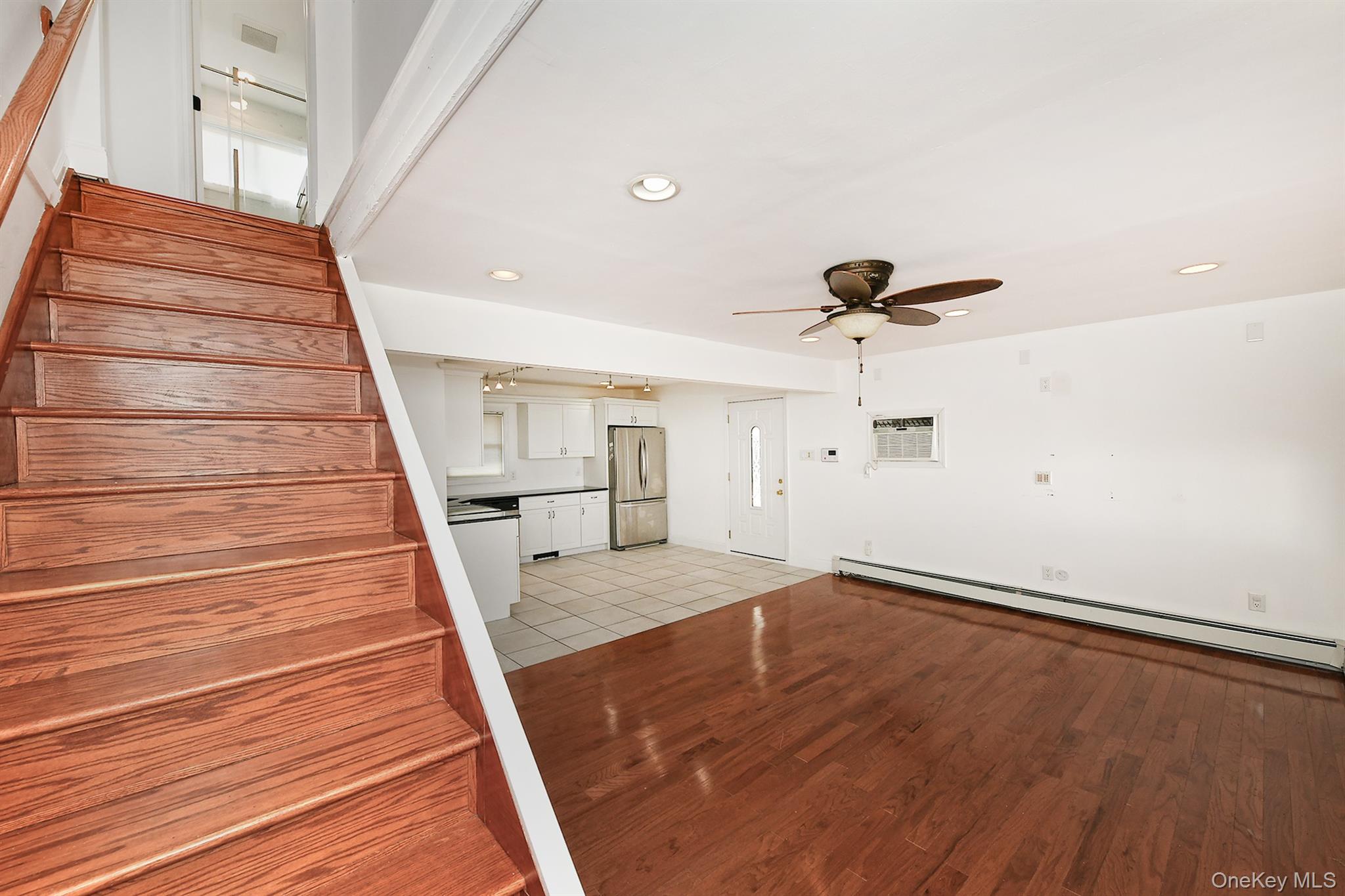 #18 photo, 33 Robin, Levittown , NY 11756