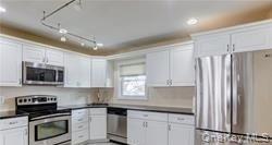 #2 photo, 33 Robin, Levittown , NY 11756